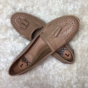 NWOT SOFFT LEATHER LOAFERS
